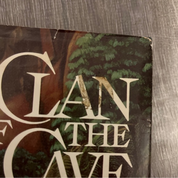 Vintage Clan Of The Cave Bear Jean M Auel Earths Children Book Hardcover 1980 - Picture 3 of 10